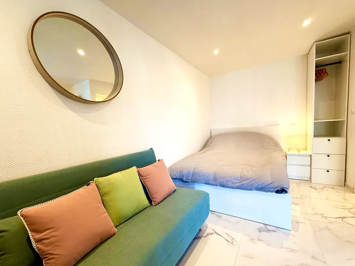 Espace de vie lumineux avec coin détente